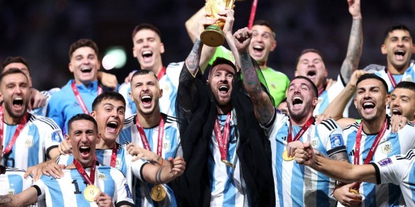 马丁内斯：我们所有人都爱梅西！都会站在他身后！